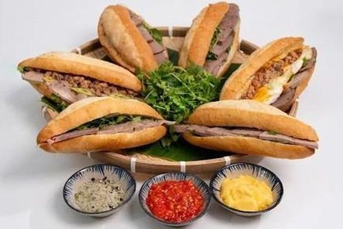 15 người nghi ngộ độc thực phẩm phải nhập viện sau khi ăn bánh mì