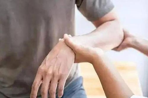 Bất kể nam hay nữ, nếu gặp phải 4 triệu chứng này ở cánh tay, rất có thể bạn bị ung thư: Dấu hiệu thứ 3 bị bỏ qua nhiều nhất