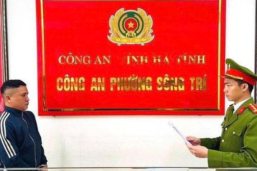 Đập phá quán karaoke, đối tượng bị khởi tố