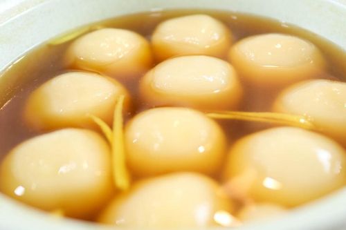 Bất ngờ món ăn vặt có chứa gừng ở Việt Nam lọt top món ăn ngon trên thế giới, ngày lạnh càng ưa chuộng