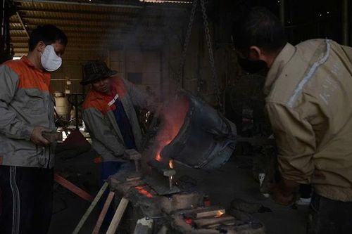 Đỏ lửa làng đúc đồng Vạn Điểm ở Ninh Bình những ngày giáp Tết