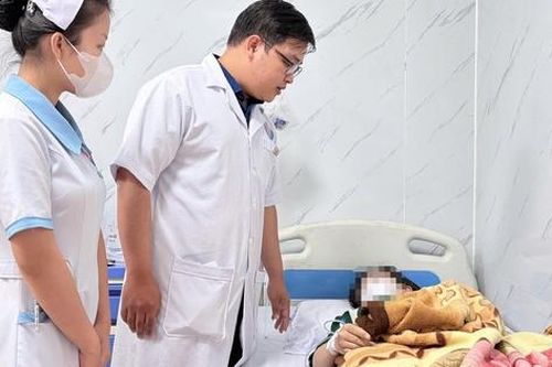 Số ca nhập viện nghi ngộ độc bánh mì ở Quảng Ngãi tăng lên 65 người