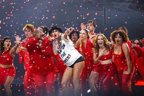 Số tiền Taylor Swift dành cho vũ công tại The Eras Tour: Một bước thành triệu phú