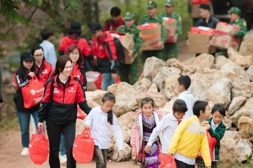 Hành trình 'Giao nắng' khiến Phương Anh Đào xúc động