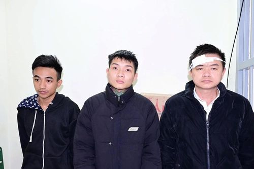 Tạm giữ nhóm đối tượng dùng vỏ chai bia đánh nhau