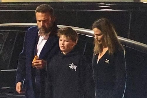 Ben Affleck chạm mặt cùng lúc hai vợ cũ