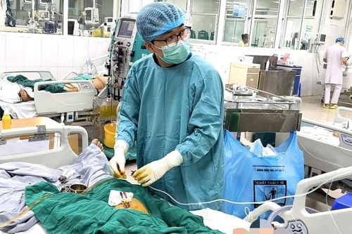 6 ngày sốt cao, người đàn ông lâm bạo bệnh, tổn thương gan thận