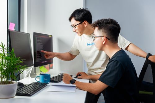 Bài toán 'níu chân' nhân tài công nghệ