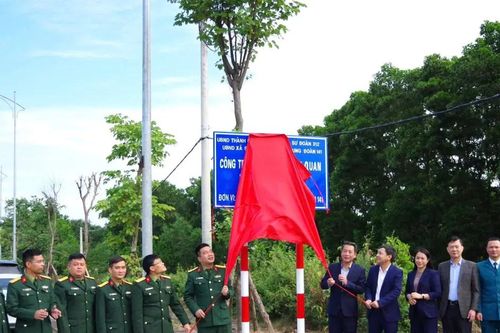 Gắn biển công trình phối hợp chỉnh trang tuyến đường Võ Nguyên Giáp nối khu đô thị vệ tinh Sóc Sơn