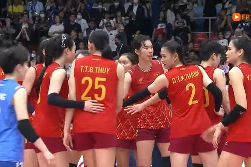 Bóng chuyền nữ Việt Nam lỡ hẹn HCV sau trận chung kết SEA Games 2025 cực kỳ cảm xúc trước Thái Lan