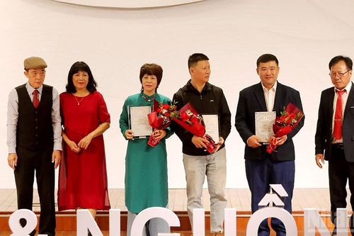 Cuộc thi thơ 'làng' gieo hạt tình yêu quê hương ra thế giới