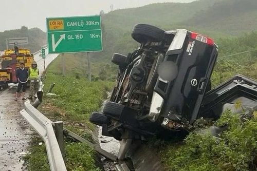 Quảng Trị: Ô-tô mất lái trên cao tốc Cam Lộ-La Sơn, 1 người tử vong