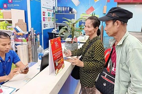 'Chuyến xe hạnh phúc' đưa 900 người lao động về quê đón Tết