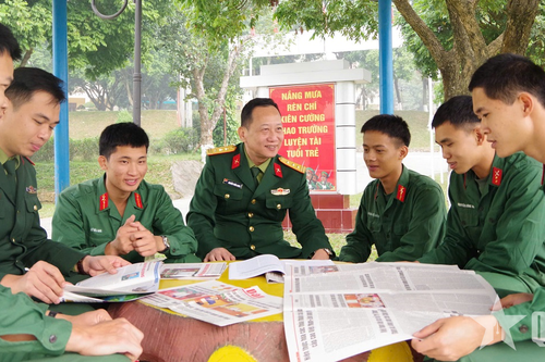 Giảm họp để bám nắm cơ sở