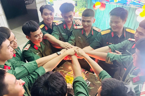 Làm gì để họp ít, họp ngắn?