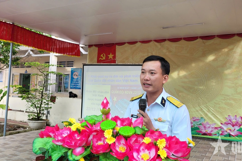 Lữ đoàn 175 tuyên truyền, giáo dục truyền thống nhân Ngày thành lập Quân đội nhân dân Việt Nam