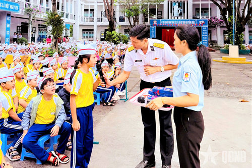 Học viện Hải quân tuyên truyền cho hơn 4.000 giáo viên, học sinh về truyền thống Quân đội