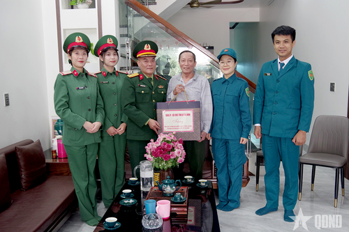 Bộ CHQS tỉnh Quảng Ninh: Thăm, tặng quà cựu chiến binh trên địa bàn phường Hà An