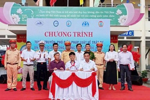 Hơn 1.000 giáo viên, học sinh được tuyên truyền pháp luật an toàn giao thông đường sắt