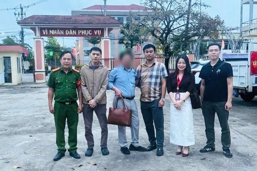 Công an xã Thăng Bình hỗ trợ công dân nhận lại 5 tỷ đồng chuyển nhầm