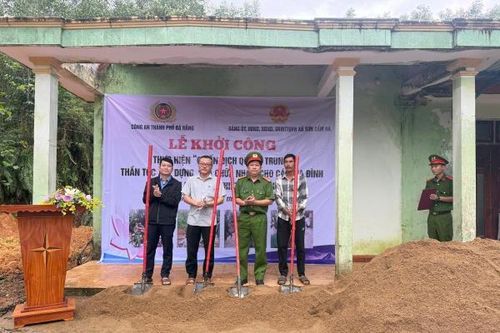 Công an xã Sơn Cẩm Hà ra quân thực hiện 'Chiến dịch Quang Trung'