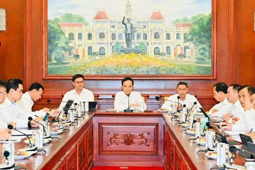 Phân cấp mạnh, bố trí đủ nguồn lực để các địa phương vận hành hiệu quả chính quyền địa phương 2 cấp