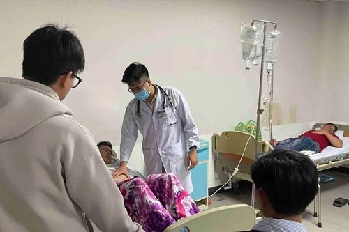 Vụ ngộ độc nghi do ăn bánh mì ở Lâm Đồng: Số ca nhập viện tăng lên 80 người