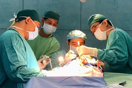 Phẫu thuật xâm lấn tối thiểu trong điều trị bệnh dính khớp sọ ở trẻ em