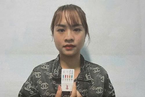 Nữ 'đạo chích' cuỗm chiếc ví của gia chủ trong đám cưới
