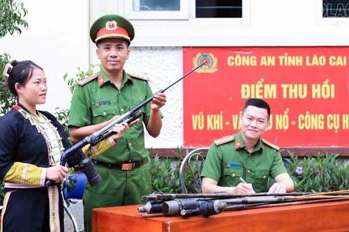 Công an xã ở Lào Cai thu hồi 114 vũ khí, vật liệu nổ
