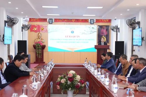 Điện Biên bàn giao hơn 100 cán bộ y tế tăng cường cho tuyến xã