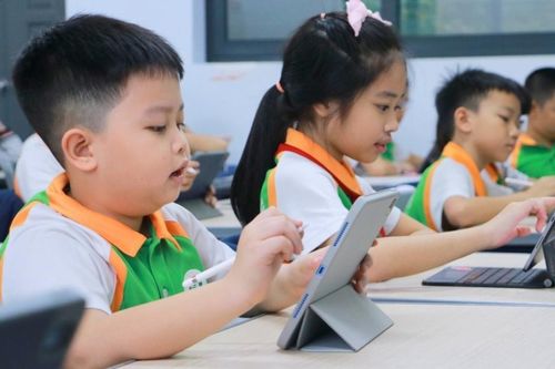 Khẳng định quyền con người qua chính sách giáo dục và y tế
