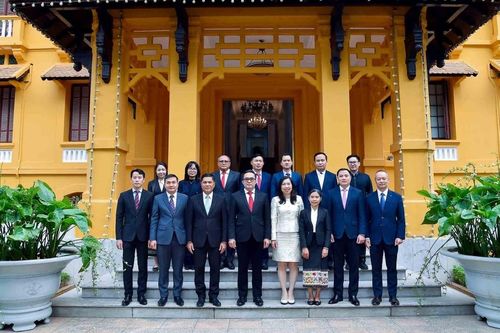 Thứ trưởng Ngoại giao Lê Thị Thu Hằng tiếp đoàn Vụ Báo chí, Bộ Ngoại giao Lào