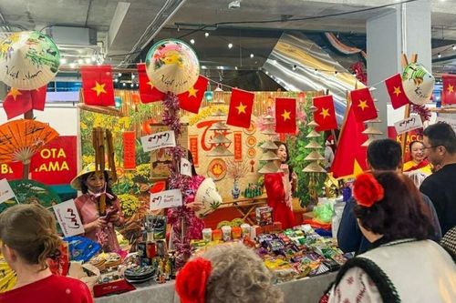 Việt Nam tham gia Hội chợ Giáng sinh từ thiện quốc tế Minsk 2025