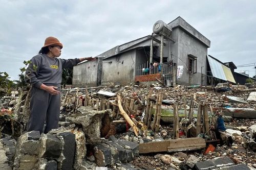 Triều cường khoét sâu bờ biển, nhiều hộ dân sống trong nỗi bất an