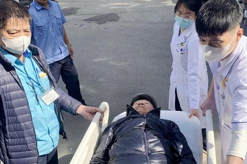 Nhân viên xe buýt Hà Nội kịp thời cứu hành khách ngất xỉu trên xe