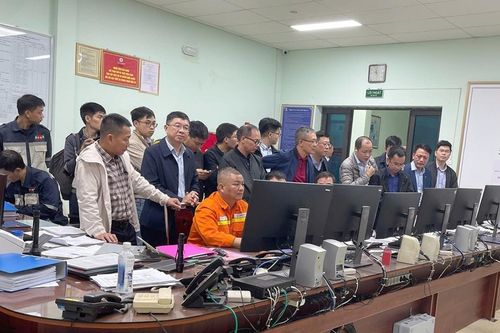 Đóng điện Dự án Nâng công suất Trạm biến áp 500kV Hòa Bình