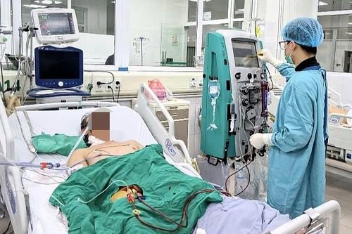 Sau cơn sốt, nam giảng viên rơi vào nguy kịch