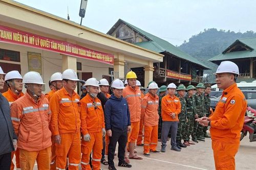 Điện đã về trên các bản làng 'vùng lõm' miền Tây Nghệ An