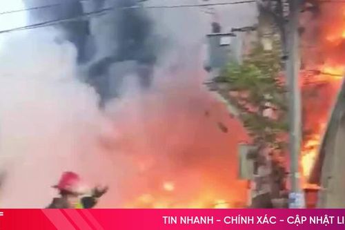 Cháy lớn tại công ty gỗ, nguyên vật liệu, máy móc bị thiêu rụi