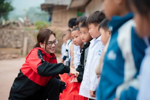 Hành trình 'Giao nắng' khiến trái tim Phương Anh Đào mềm lại: 'Tôi ước mình đến sớm hơn với các em'