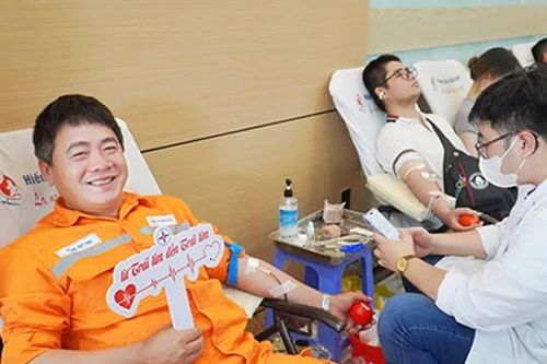 Điện lực Đà Nẵng hưởng ứng Tuần lễ hồng EVN lần thứ 11