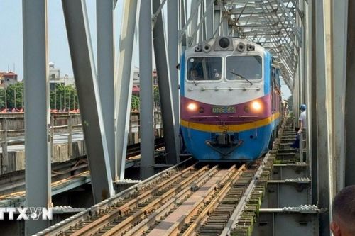 Miễn phí vận chuyển 1 triệu viên gạch trong 'Chiến dịch Quang Trung' bằng tàu hỏa