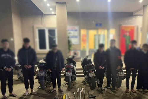 Phanh phui 'bí mật' đáng sợ của nhóm thanh niên choai choai lúc nửa đêm
