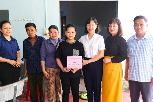 Nhân văn mô hình 'Con nuôi của hội'