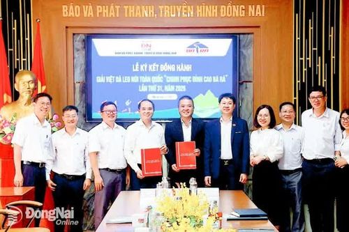 Ký kết đồng hành Giải Việt dã leo núi toàn quốc 'Chinh phục đỉnh cao Bà Rá' lần thứ 31