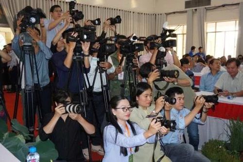 Trách nhiệm cung cấp thông tin cho báo chí