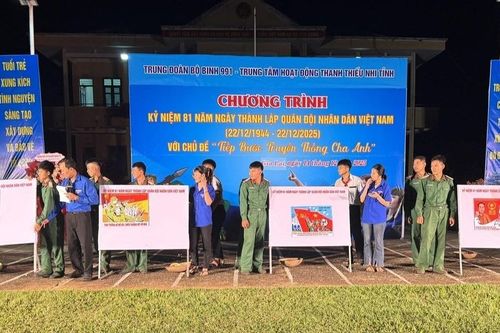 Giao lưu 'Tiếp bước truyền thống cha anh' tại xã Ia Dom