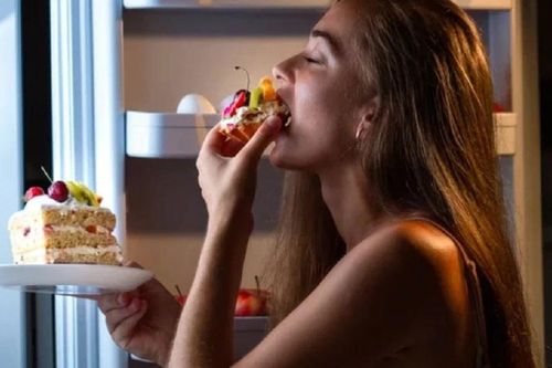 Ăn khuya có thể làm tăng nguy cơ rối loạn chuyển hóa