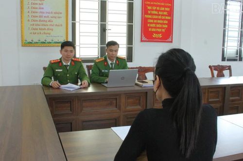 Công an phường Cam Đường xử phạt hành vi chia sẻ nội dung phản cảm trên không gian mạng